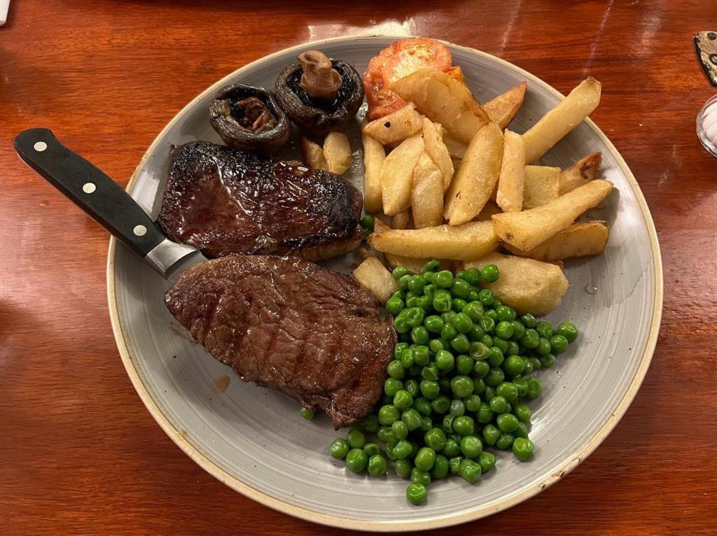 The Black Horse Inn ゲーンズボロ エクステリア 写真